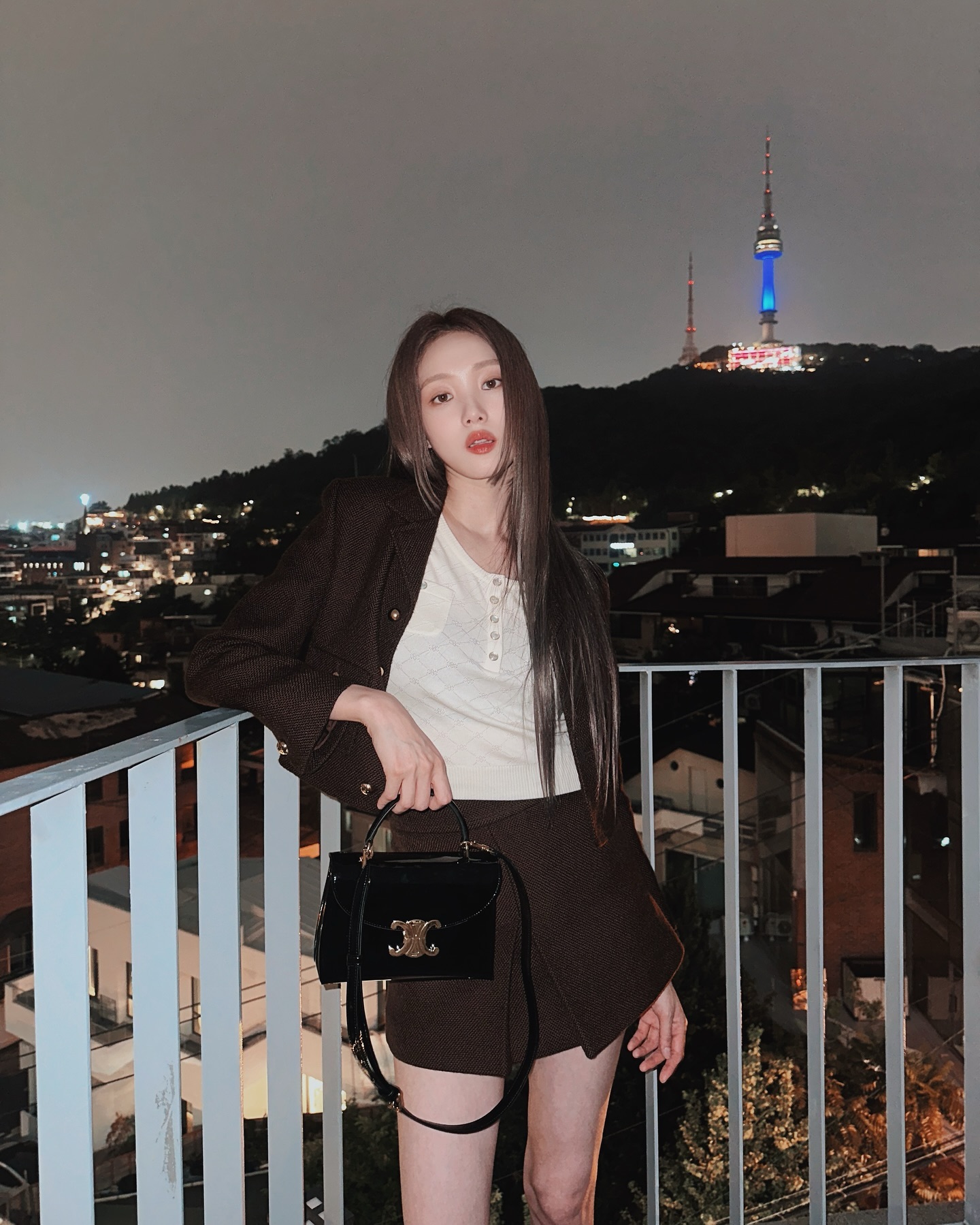李聖經背上CELINE Teen Nino
