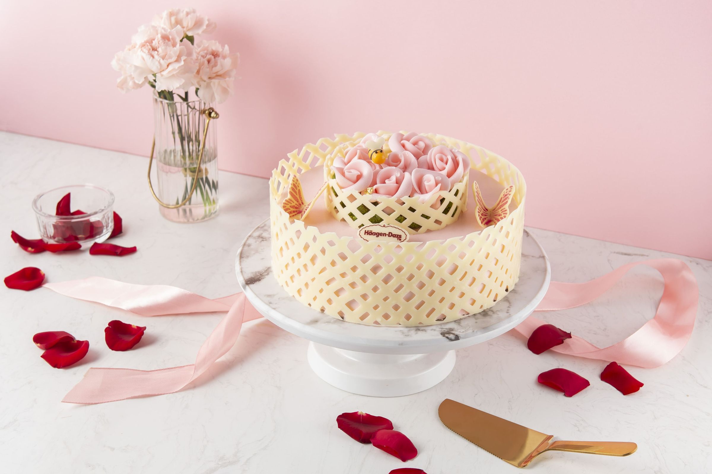 2022「母親節蛋糕」10家推薦！超浮誇「夢幻羽毛、愛心小枕頭蛋糕」、星巴克