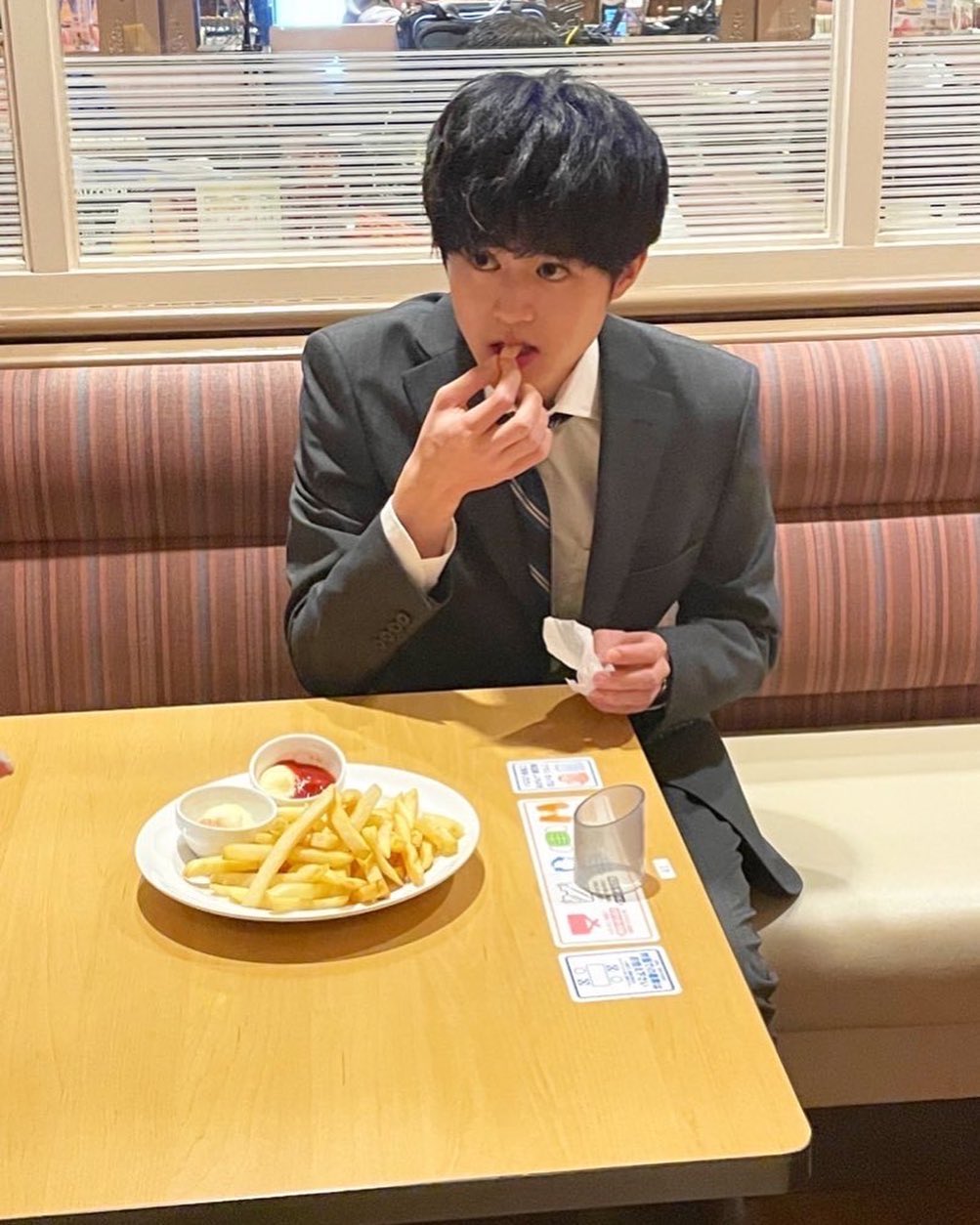 鈴鹿央士飾演「戶川湊斗」