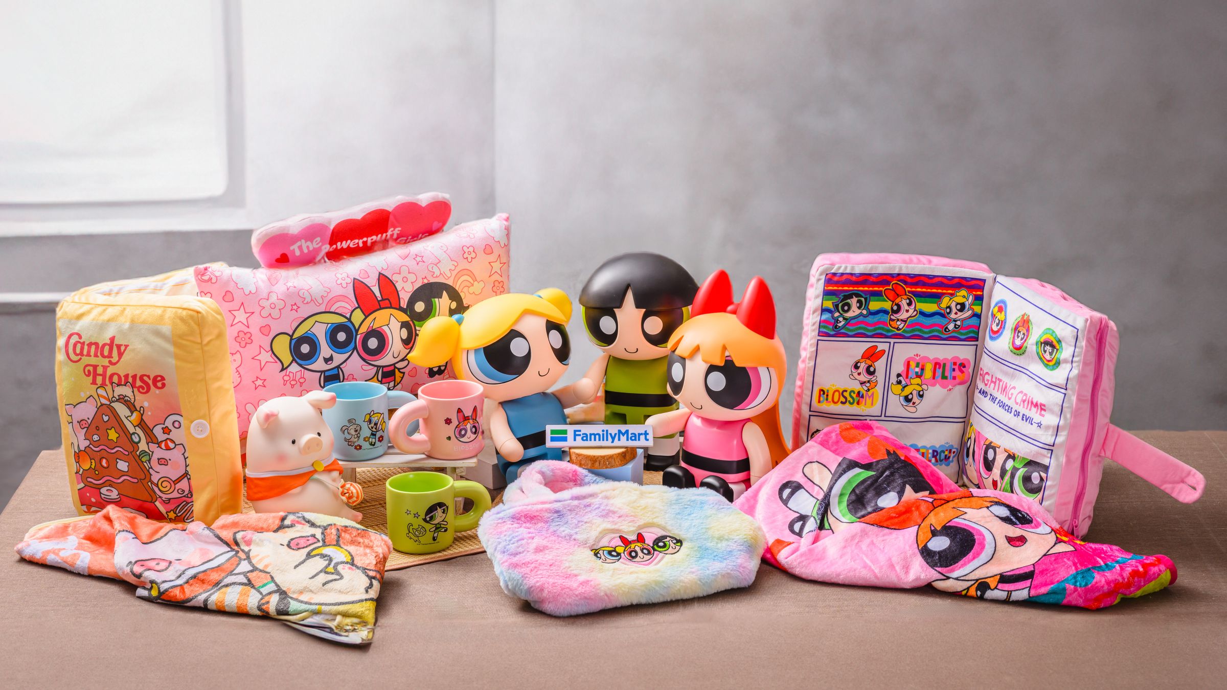 聖誕交換禮物推薦！全家最新飛天小女警水晶球、三麗鷗絨毛聖誕樹、罐頭