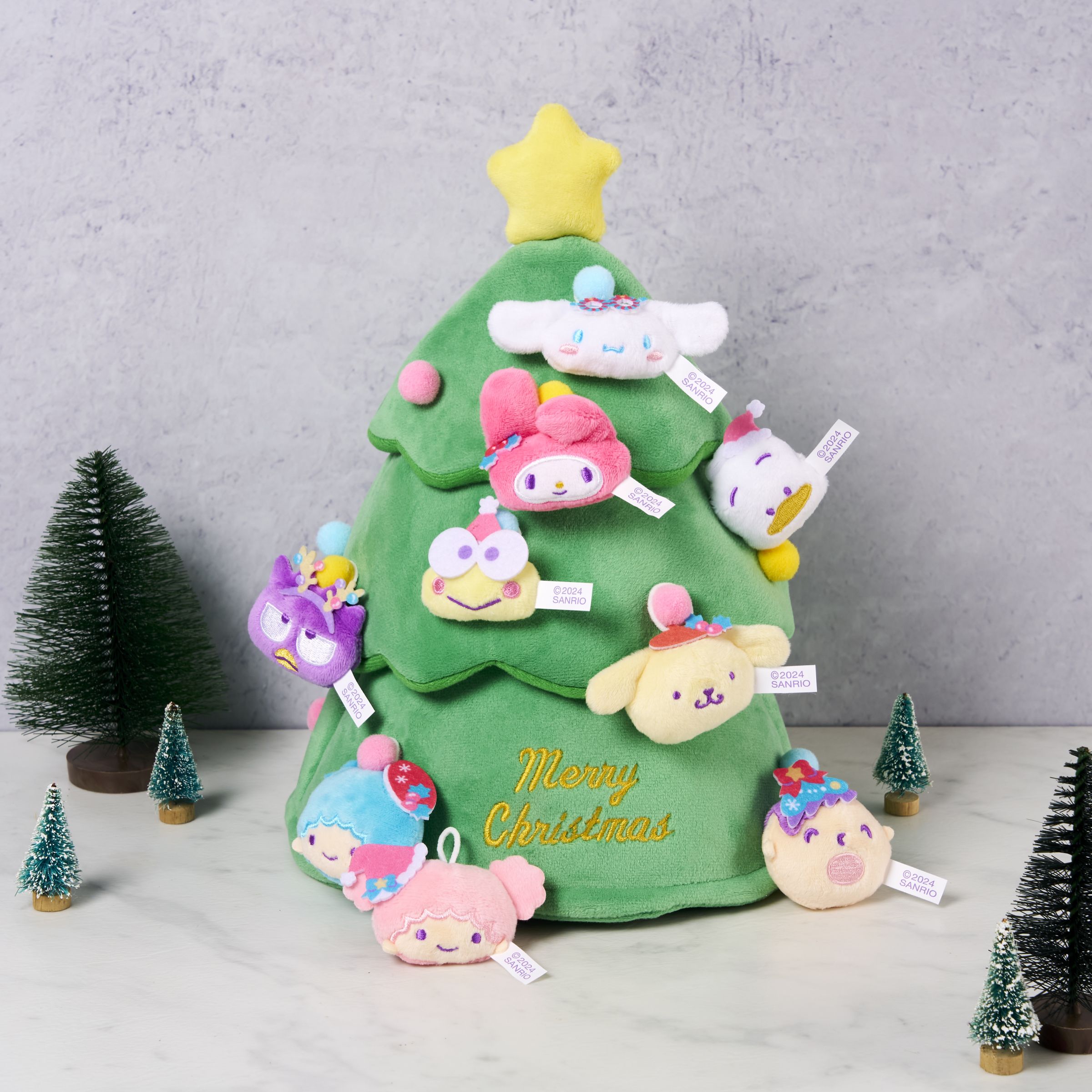 聖誕交換禮物推薦！全家最新飛天小女警水晶球、三麗鷗絨毛聖誕樹、罐頭