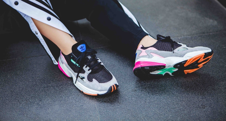 adidas 個性女孩専屬老爹鞋 Falcon高調登場