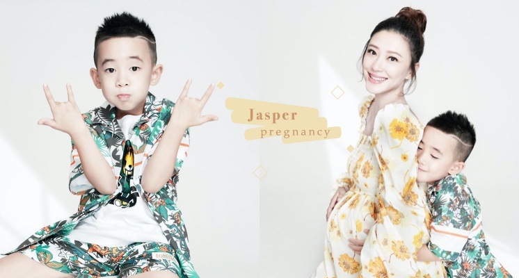最美孕婦！應采兒曬8個月孕肚照，Jasper要當哥哥了～背後環抱媽媽超有愛♡
